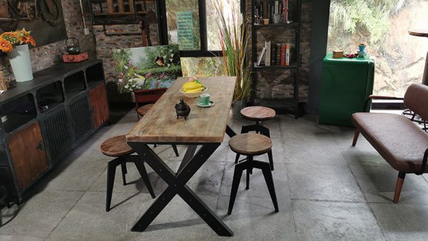 Vintage line Dining table with chairs.